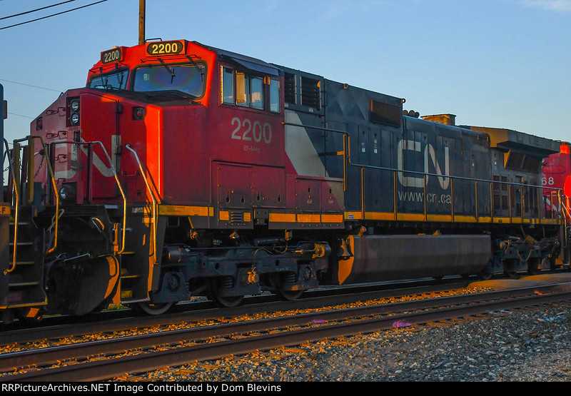 CN 2200